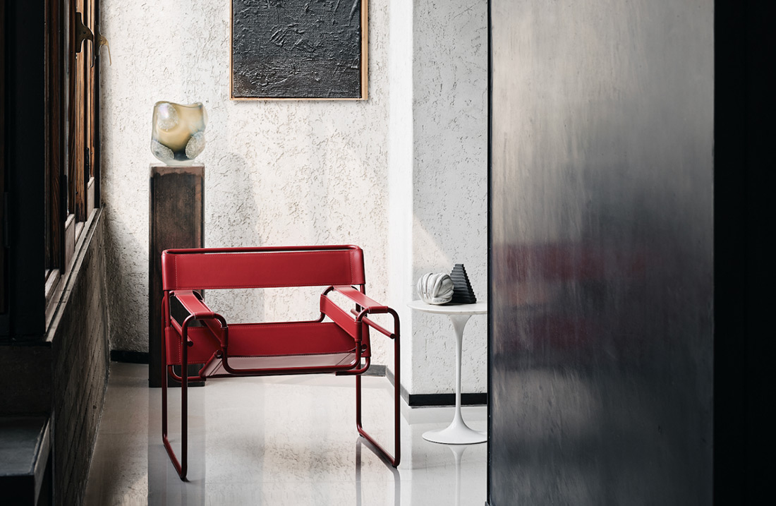 Knoll Wassily Chair met een rood frame en rood leer