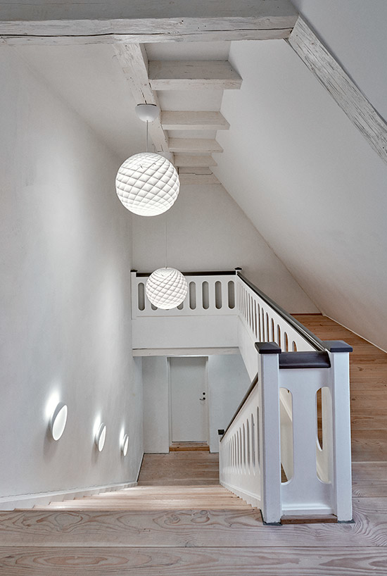 Louis Poulsen Pantera lampen boven een trap mooie design lampen