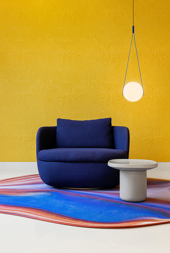 Moooi lamp bij een design stoel van Moooi