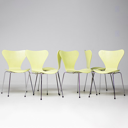 Butterfly chairs van Arne Jacobsen 
