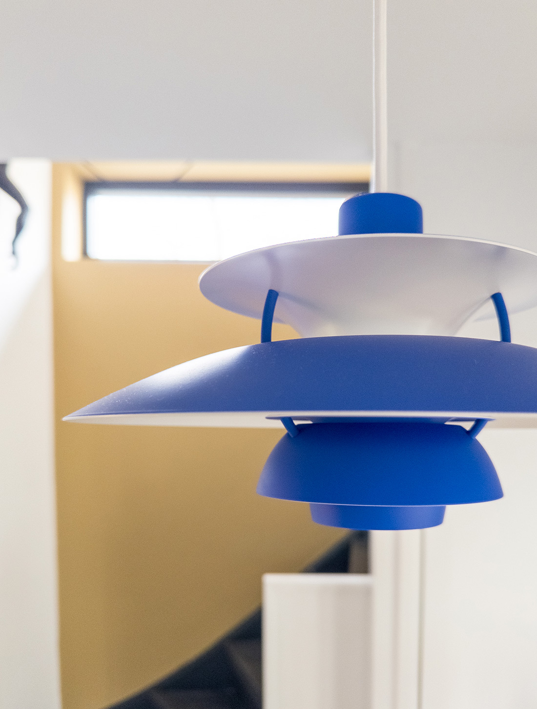 close up van de design hanglamp van Louis Poulsen