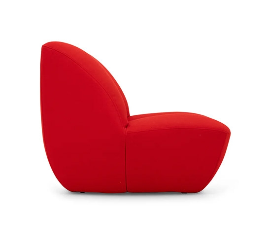De zijkant van de nieuwe Moooi Kiss Lounge Chair