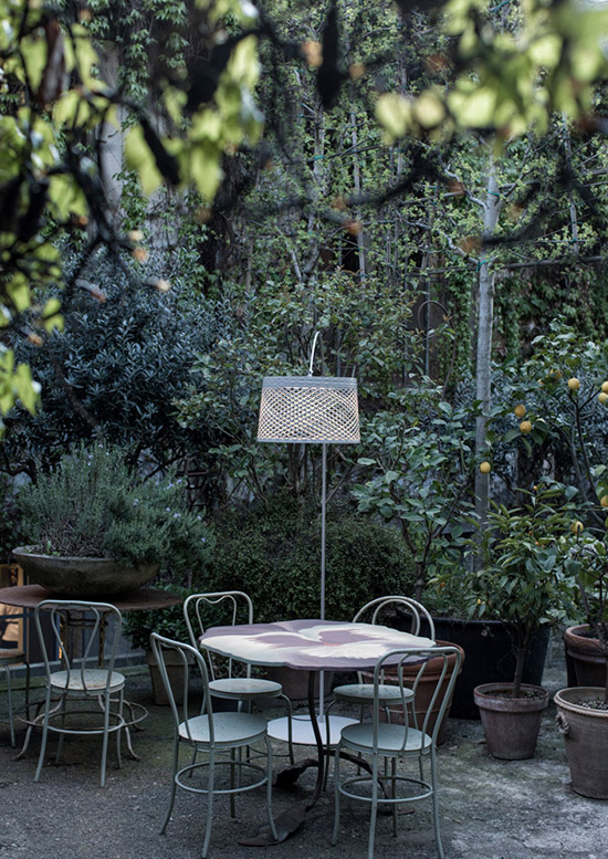 een lamp boven de tafel in de tuin? Gebruik de Foscarini Twiggy Grid outdoor