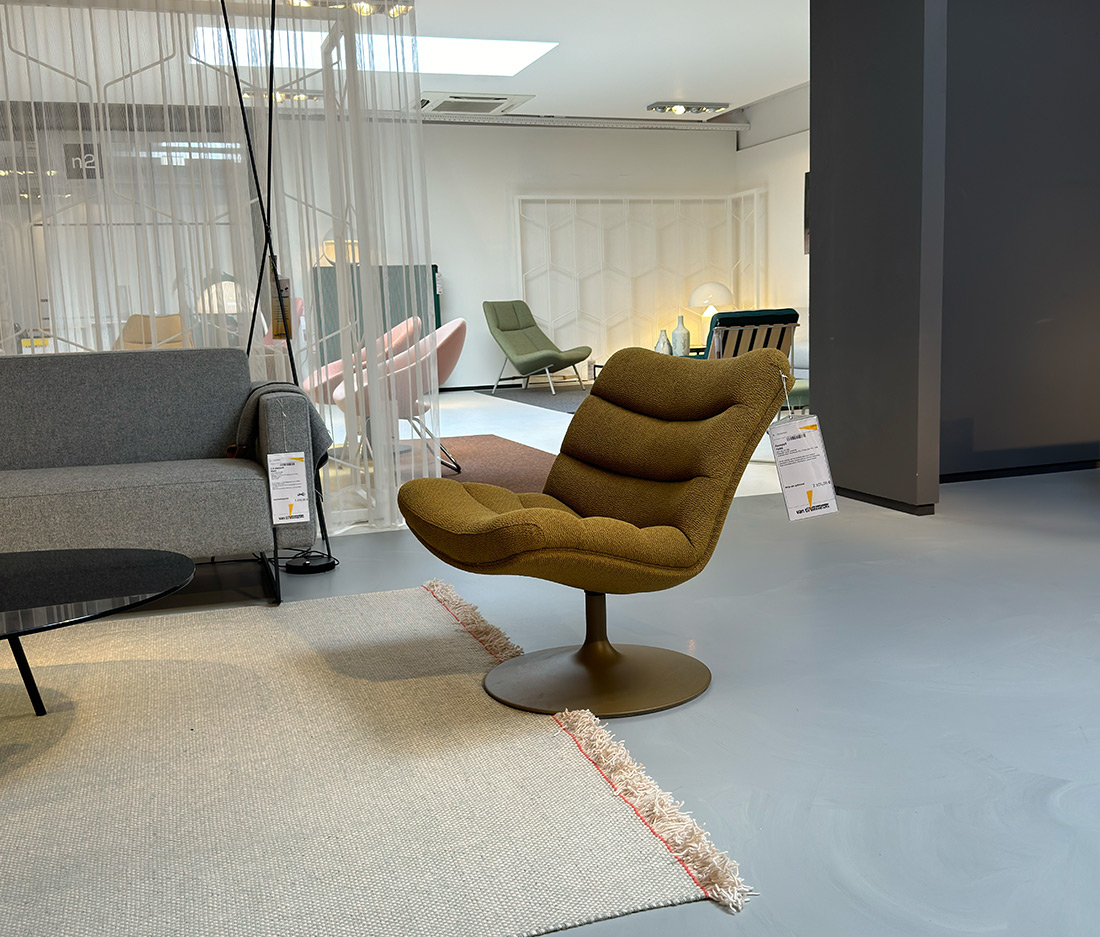 Ook vind je bij Van Til veel meubels en design van Artifort