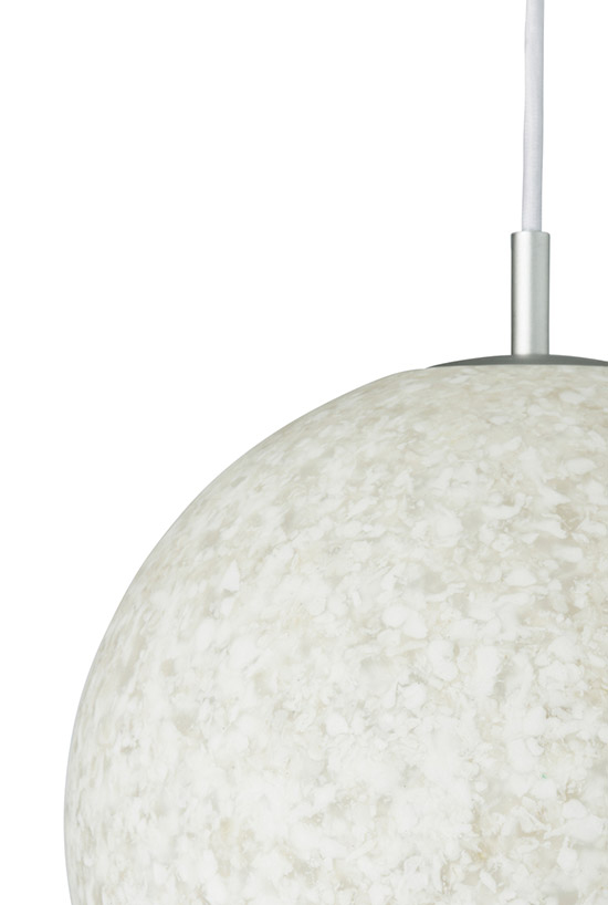 Pix hanglamp van herbruikt plastic detail is zichtbaar