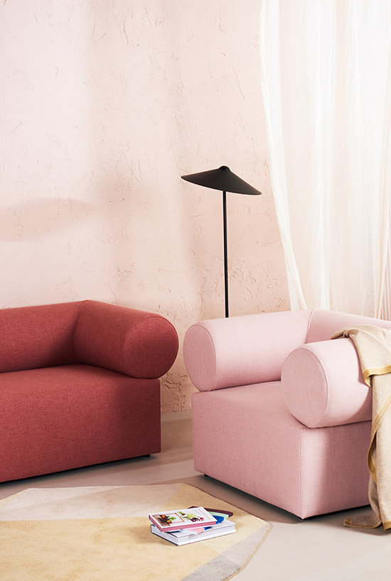 Puik armchair in de kleur roze van Lex Pott