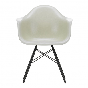 Vitra Eames Fiberglass Chair DAW - Parchment/Esdoorn Zwart