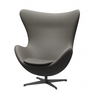 Fritz Hansen Egg Chair Fauteuil + Voetenbank - leer Essential lava - zwart