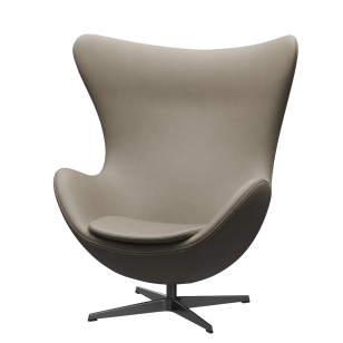 Fritz Hansen Egg Chair Fauteuil + Voetenbank - leer Essential lichtgrijs - zwart