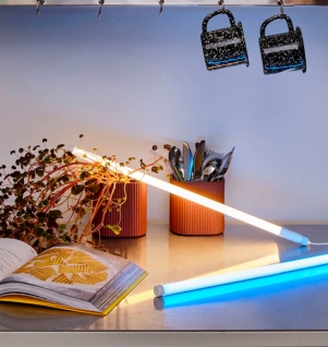 HAY Neon Tube LED Lamp - Ijsblauw