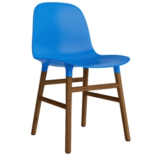 Normann Copenhagen Form Chair Stoel Met Walnoten Onderstel Felblauw