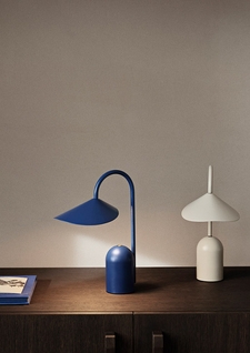 Ferm Living Arum Portable Tafellamp LED Oplaadbaar Bright Blue
